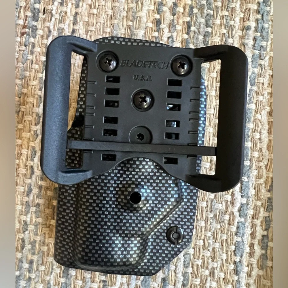 Carbon Fiber Pattern Holster - Picture 2 of 5